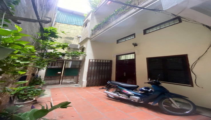Cho làm cà phê sân vườn Nhà nguyên căn Phố Nguyễn Thái Học, 35m2, 4 tầng, 12 Triệu